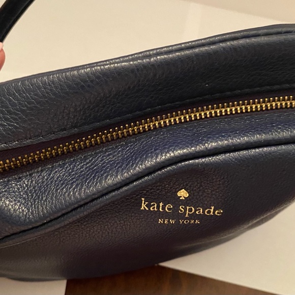 This genuine leather zip up purse is a dark navy blue. - Picture 3 of 7